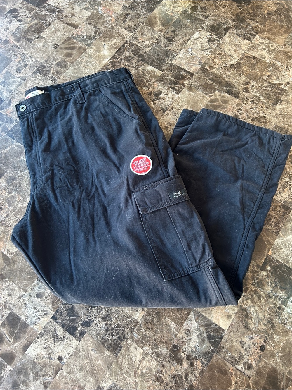 NWT 🆕 Wrangler Men's Black Fleece-Lined Winter Cargo Pants, Side Pockets, 42x30